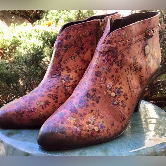 ICON (8M) WOMEN’S Leather Art ankle heel boots, inner side zip. Pre-owned - Picture 2 of 11